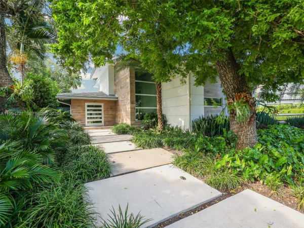 79 W Shore Dr Miami, FL 33133