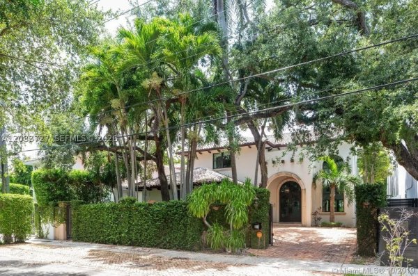 2561 Trapp Miami, FL 33133