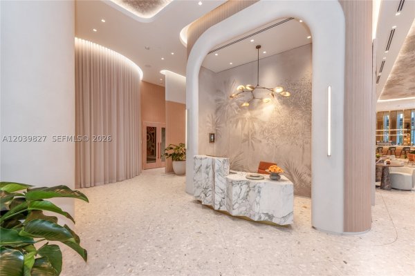 77 SE 5th #3206 Miami, FL 33131