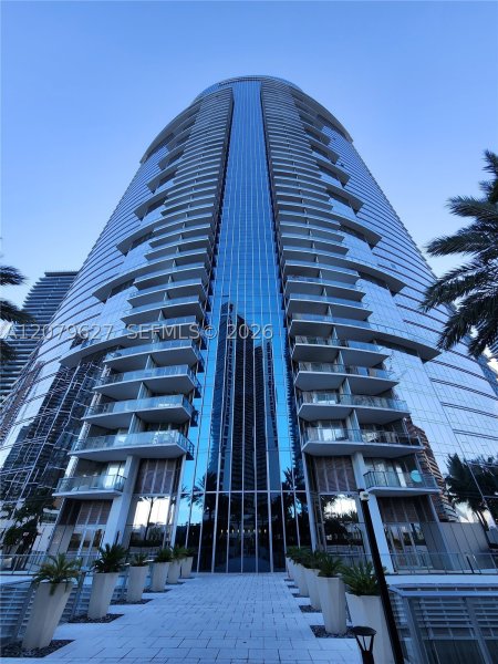 851 NE 1st Ave #3801 Miami, FL 33132