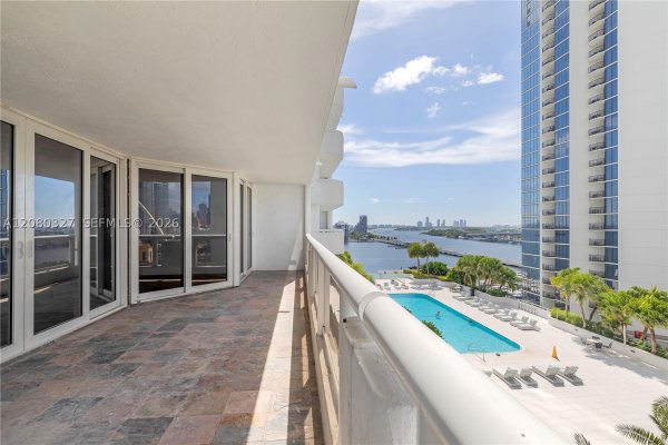 1717 N Bayshore Dr #A-1541 Miami, FL 33132