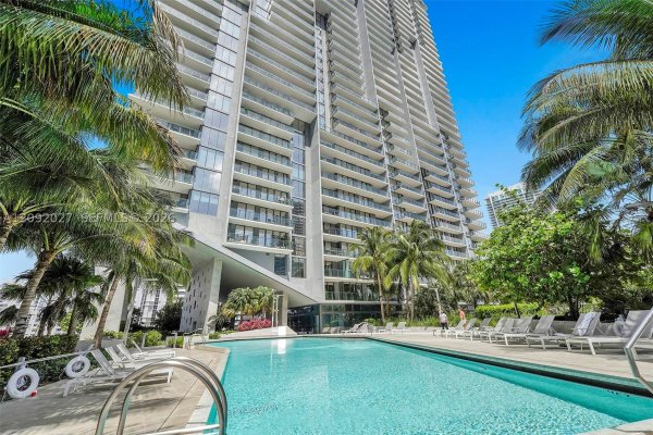88 SW 7th St #910 Miami, FL 33130