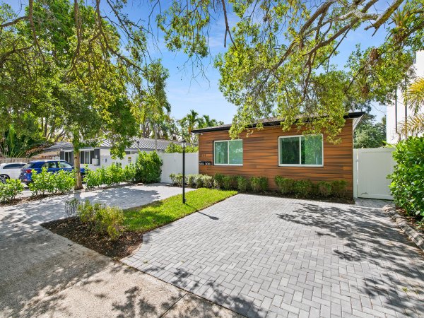 1508 NE 6th Fort Lauderdale, FL 33304