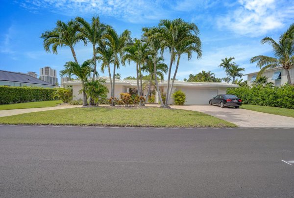 1211 Bimini Riviera Beach, FL 33404