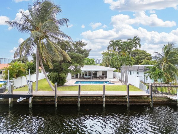 2031 NE 14th Ct Fort Lauderdale, FL 33304