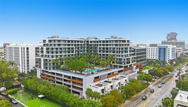 2960 NE 207th St #1108 Miami, FL 33180