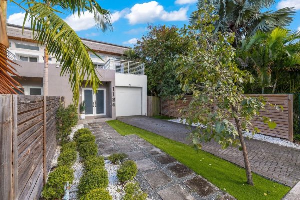 1124 NE 2nd #1124 Fort Lauderdale, FL 33304