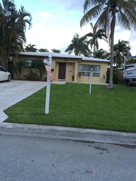 1126 Lincoln Hollywood, FL 33019