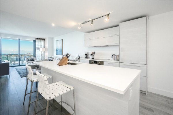 650 NE 32nd St #3505 Miami, FL 33137