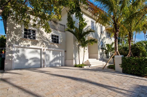 797 Ridgewood Rd Key Biscayne, FL 33149 797 Ridgewood Rd Key Biscayne, FL 33149