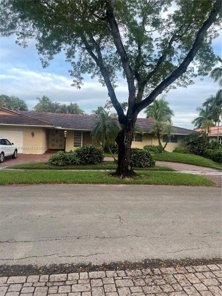 16120 E Troon Cir Miami Lakes, FL 33014