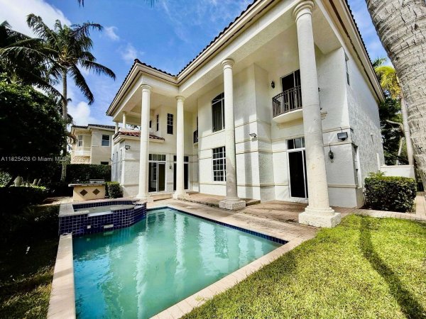 996 Sanibel Dr Hollywood, FL 33019 996 Sanibel Dr Hollywood, FL 33019