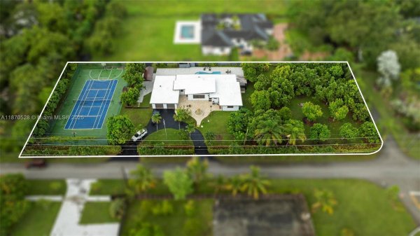 6539 SW 84th Ave Miami, FL 33143