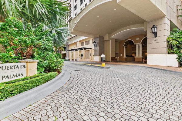 888 S Douglas Rd #113 Coral Gables, FL 33134