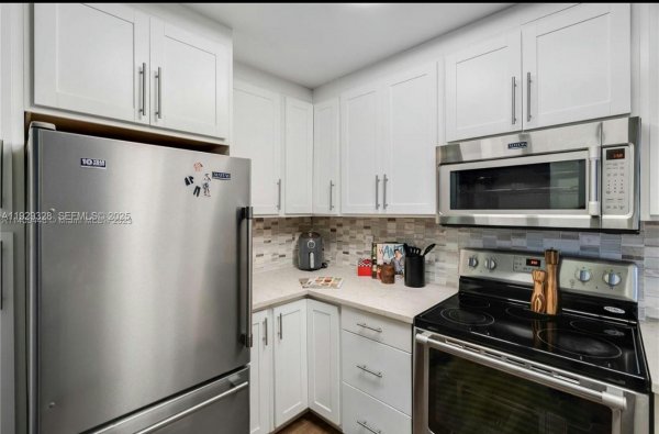 7173 Orange Dr #214B Davie, FL 33314