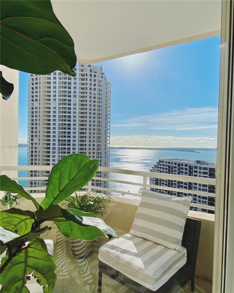 888 Brickell Key Dr #2209 Miami, FL 33131