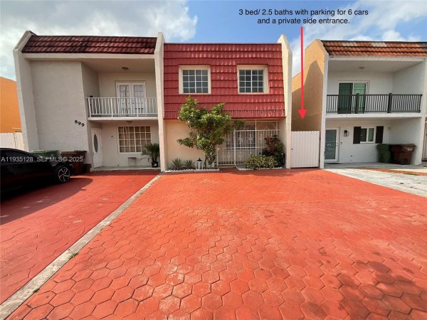 895 W 79th Pl Hialeah, FL 33014