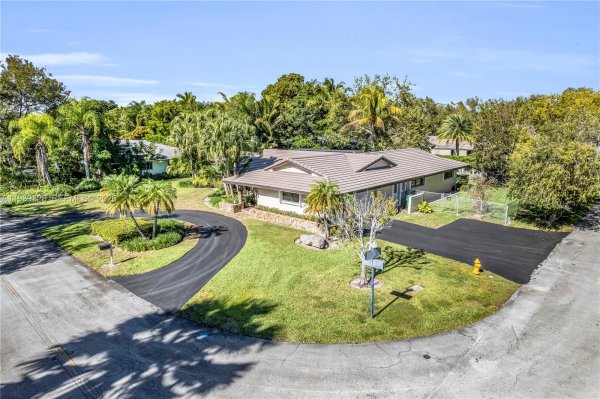 Undisclosed Address Palmetto Bay, FL 33157