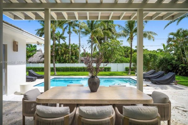 1050 Jefferson St Hollywood, FL 33019