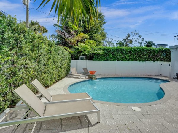 417 SW 15th St Fort Lauderdale, FL 33315