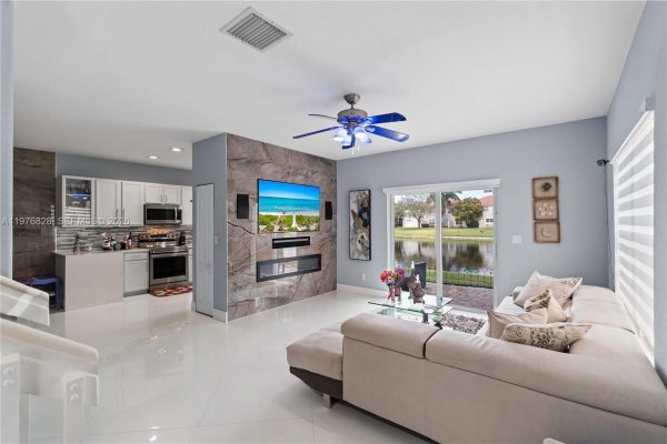 4301 Macarthur Palm Trl Green Acres, FL 33463