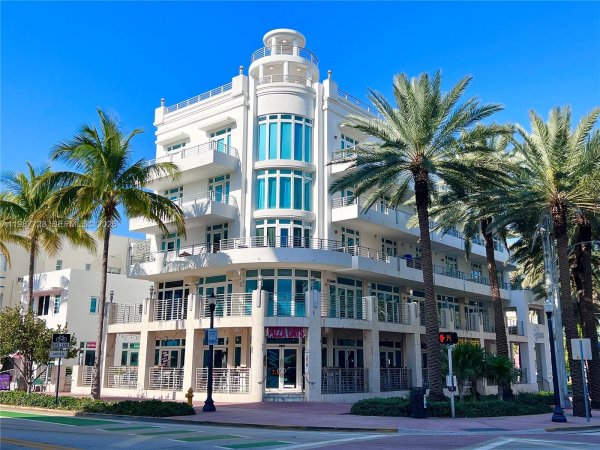 448 Ocean Dr #302 Miami Beach, FL 33139