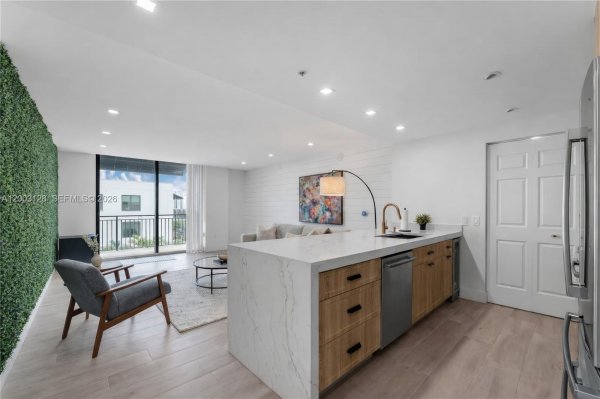 1300 Ponce De Leon Blvd #815 Coral Gables, FL 33134