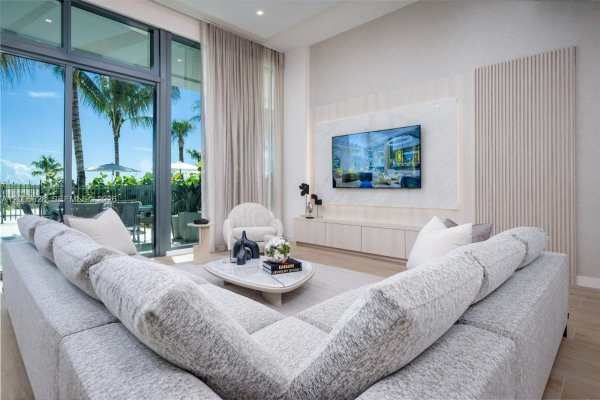 900 N Ocean Blvd #106 Pompano Beach, FL 33062