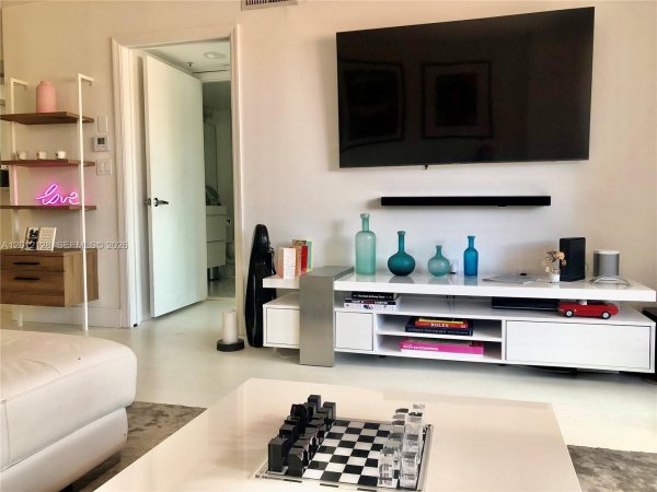 90 Alton Rd #307 Miami Beach, FL 33139