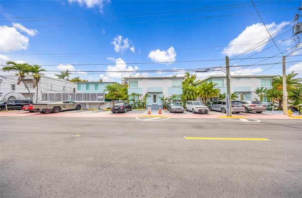 7830 Abbott Ave #25 Miami Beach, FL 33141