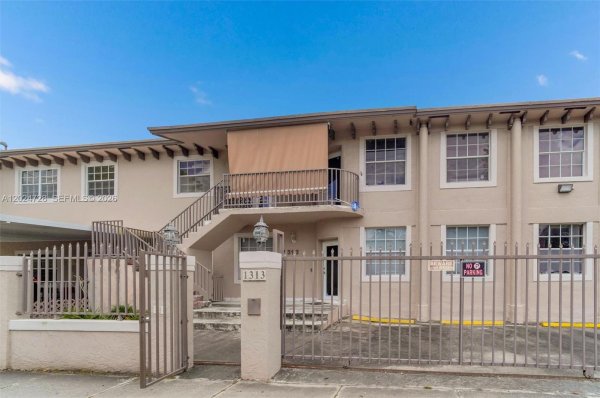 1313 SW 24th Ave Miami, FL 33145