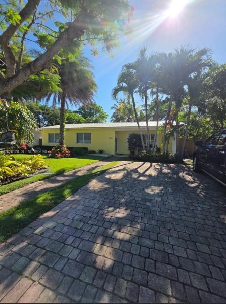 8040 SW 63rd Pl Miami, FL 33143