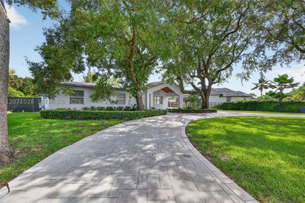 10890 SW 95th St Miami, FL 33176
