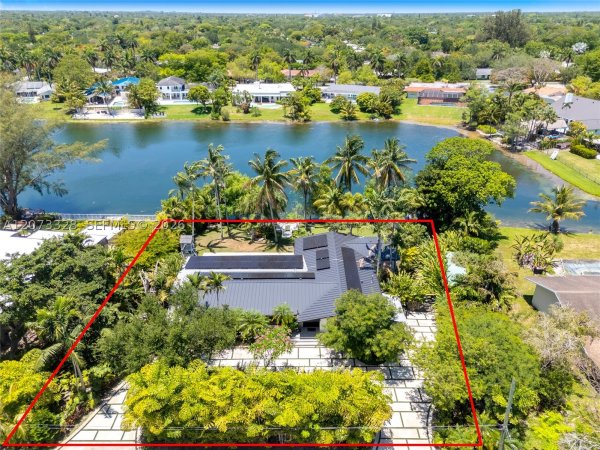 13400 SW 70th Ave Pinecrest, FL 33156