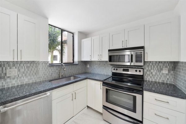 1401 NE 9th St #26 Fort Lauderdale, FL 33304