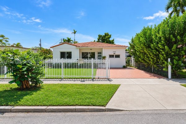 2520 SW 22nd Ter Miami, FL 33145