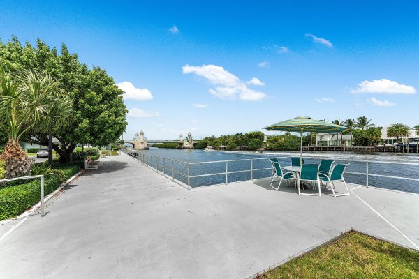150 Horizon St Boynton Beach, FL 33435
