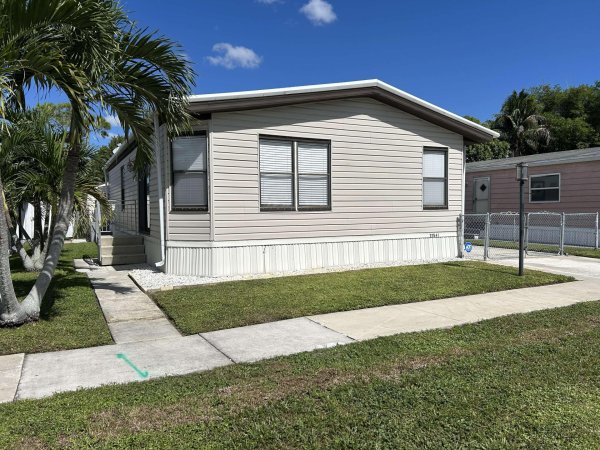 21541 NW 7th St Pembroke Pines, FL 33029