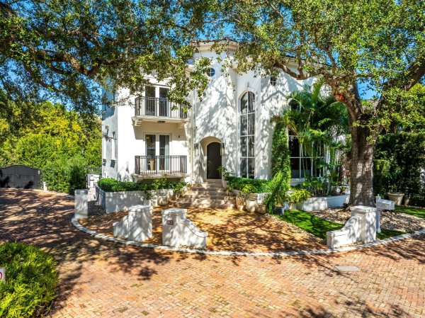 2765 Brickell Miami, FL 33129