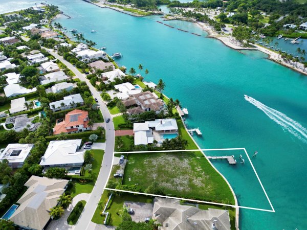 88 Lighthouse Dr Jupiter Inlet Colony, FL 33469