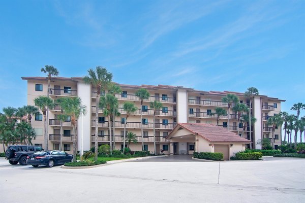 301 Ocean Blfs Blvd #102 Jupiter, FL 33477