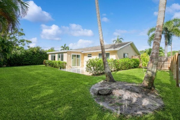 1615 Venus Jupiter, FL 33469