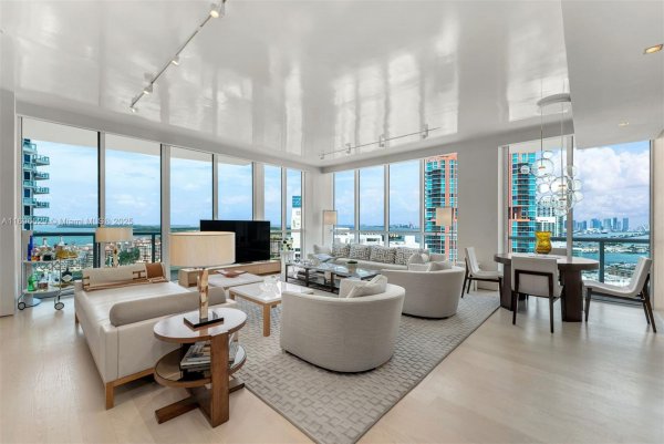50 S Pointe Dr #2703 Miami Beach, FL 33139 50 S Pointe Dr #2703 Miami Beach, FL 33139