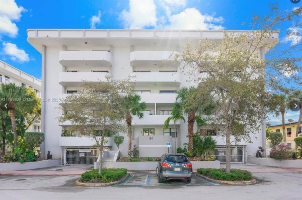 130 S Shore Dr #2F Miami Beach, FL 33141