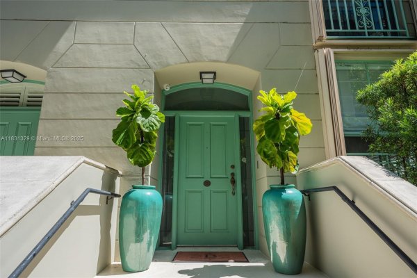 618 Valencia Ave #101 Coral Gables, FL 33134