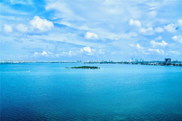 700 NE 24th St #1404 Miami, FL 33137