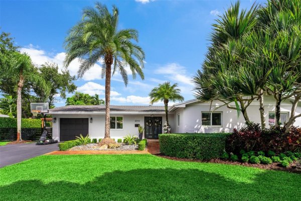 8995 SW 83rd St Miami, FL 33173