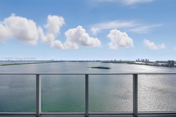 700 NE 24th St #2406 Miami, FL 33137