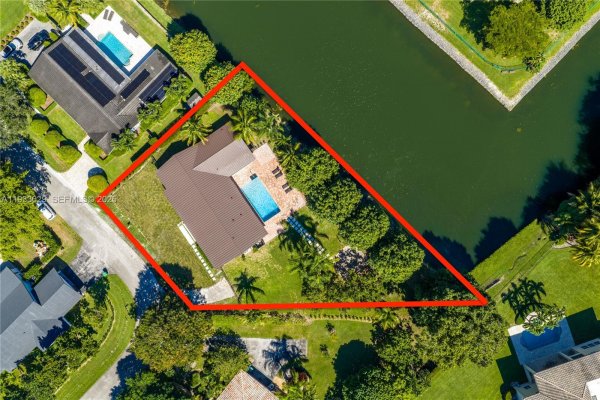 10945 SW 75th Ct Pinecrest, FL 33156