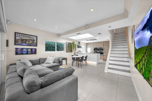 208 Jefferson Ave #113 Miami Beach, FL 33139